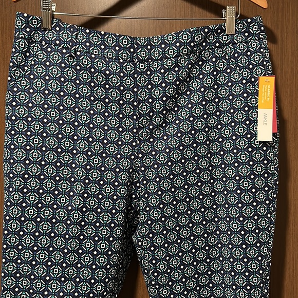 Merona Higher Mid-Rise Leg Classic Fit Straight hip and thigh Size 14 like new - Picture 9 of 11